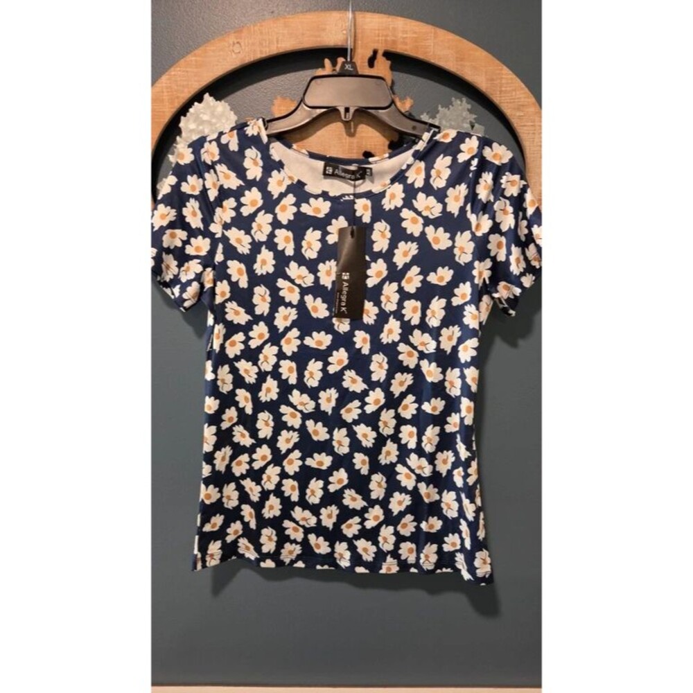 Allegra K Woman's xsmall crew neck floral blouse. New.